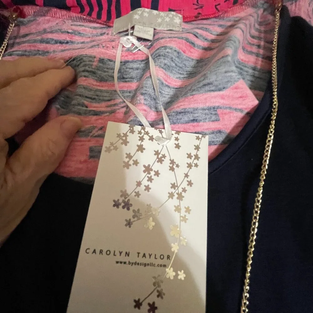 Carolyn Taylor Printed Short Sleeve W/ 2 Fer Solid Insert Top & Necklace… - Picture 12 of 14